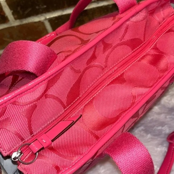 Coach LIKE NEW! Kyra Daisy Hot Pink Tote with Floral Accent Daisy Hangtag - Picture 5 of 14